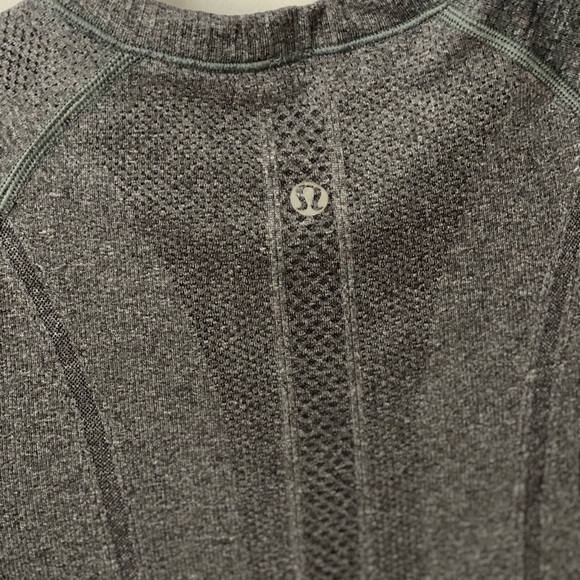 Lululemon size 2 - Picture 1 of 3